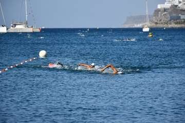  La teldense Ainhoa Santana brilla en los 10.100 metros de la IV Mogán Open Water/TA.